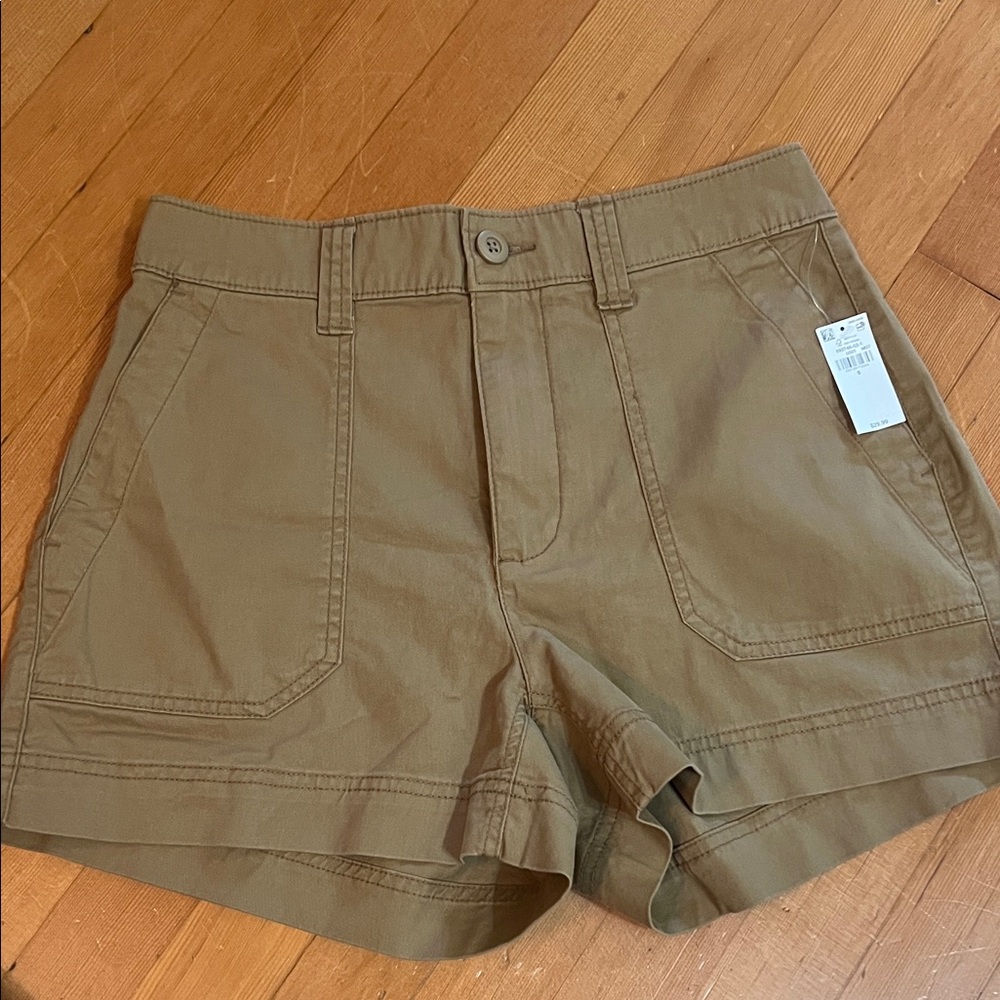 Old Navy Women's Cargo Shorts in Tan